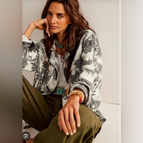 Stylish Printed Jacket and Cargo Pants - Picture 3 of 6